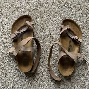 Birkenstock ankle strap sandal size 39, tobacco.